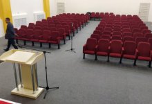 Без людей, но с массовкой: никто не пришел на встречу с акимом Рудного