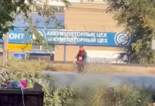 Уличного онаниста ищут полицейские Уральска (ВИДЕО)