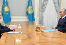 О чем Токаев говорил с ветераном труда Елеусином Сагиндиковым