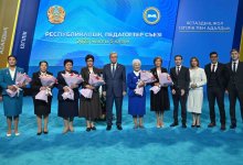 Почетное звание присвоил президент ряду учителей Казахстана