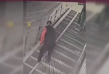 Мужчина сломал перила в надземке в Усть-Каменогорске (ВИДЕО)