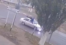 Бросился под машину? Подростка сбили на пешеходном переходе в Рудном (ВИДЕО)