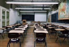 В туалетах казахстанских школ появятся бумага и закрывающиеся кабинки