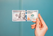 Сколько составил курс доллара перед выходными в Казахстане