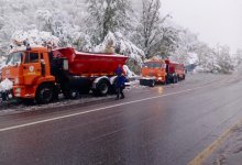 Движение по дороге до Шымбулака ограничили из-за гололеда и снега