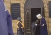 Женщину-уборщицу не пустили в мечеть в Туркестанской области (ВИДЕО)