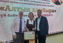 Как иностранка влюбилась в домбру