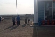 Шашлыки жарила возле АЗС группа людей в Карагандинской области (ВИДЕО)