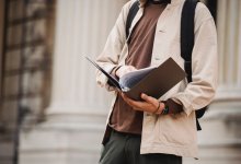 Что известно о парне, который повесился на турнике перед школой в Шымкенте