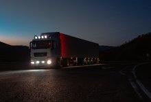 Водитель грузовика оставил без тепла три многоэтажных дома в Караганде