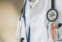 Избивал, кормил подгузниками: студента-медика судят в Астане