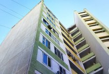 В Актау двое детей погибли после травли клопов в соседней квартире