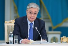 Токаев вручил госнаграды и присудил звания в преддверии Дня Республики