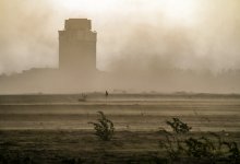 Ветер сорвал кровлю спортзала и частного дома в Карагандинской области