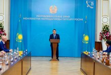 Смаилов наградил врачей, педагогов, госслужащих и научных сотрудников