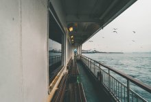 Движение паромов приостановили из-за сильного ветра в ВКО