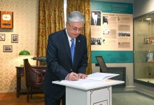 Токаеву представили малоизвестные сведения о его отце в музее Жетысу