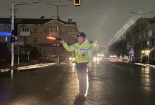 Полицейские вручную регулируют движение на дорогах Астаны