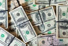 Доллар сильно подешевел на торгах в Казахстане