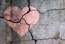 “Вылавливаю на переменах”: судебная ошибка разлучила мать и детей в Алматы