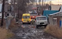 Автомобиль скорой, ехавший на помощь сердечнику, застрял в грязи в Караганде (ВИДЕО)