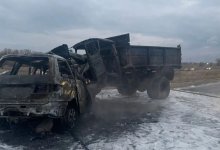 Два человека погибли при столкновении легковушки с большегрузом в Актобе