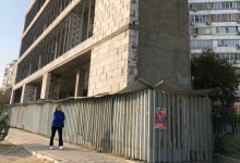 Стройка над головами пешеходов в Актау: что сделал акимат