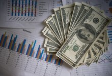 Доллар дешевеет второй день подряд на торгах в Казахстане