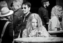 Напоил и обокрал: похищение смартфона раскрыли в Астане