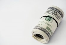 Сколько составил курс доллара перед выходными на торгах в Казахстане