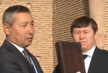 Коран с печатью Кенесары-хана передали музею в Казахстане