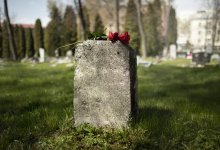 Школьники разгромили могилы на кладбище в Актюбинской области