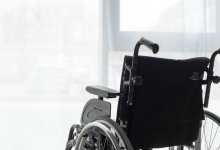 Водитель скорой насмерть сбил пенсионера в инвалидной коляске в селе Акмол