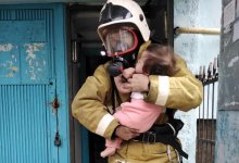 Троих малолетних детей спасли из огня пожарные в Павлодаре