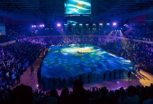 Самый большой флаг Казахстана раскрыли на церемонии посвящения в студенты в Астане