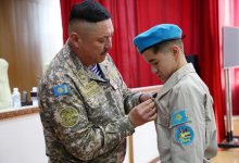 Остановил неуправляемый автобус: отважному школьнику вручили государственную награду