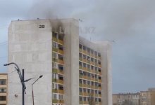 Мусоропровод загорелся в многоквартирном доме в Актау (ВИДЕО)