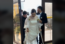 Гипс свадьбе не помеха: невеста пришла в РАГС со сломанной ногой (ВИДЕО)