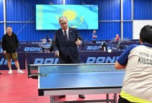 Токаев сыграл со школьником в настольный теннис