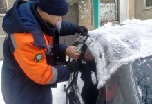 Годовалого малыша вытащили из заблокированного авто в Усть-Каменогорске