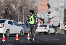 Мужчина порвал форму и ударил полицейского в Астане