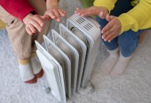 На холод в домах, школах и детсадах жалуются жители Уральска