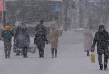 В Алматы борются со снегопадом