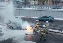 Автомобиль сгорел посреди дороги в Шымкенте (ВИДЕО)