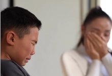 Человек в маске довел до слез мать-одиночку с двумя детьми: он подарил им квартиру