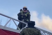 Ребенка вынесли на руках из горящей квартиры в Павлодаре