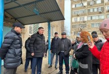 "Ходите здесь для приличия": замерзшие в домах жители отчитали акима Актау