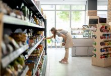 Казахстанские магазины торгуют опасными продуктами питания – депутат