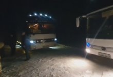 Около 300 человек застряли на трассе в области Абай