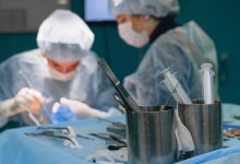 С практически отрубленной кистью руки пришел в больницу мужчина